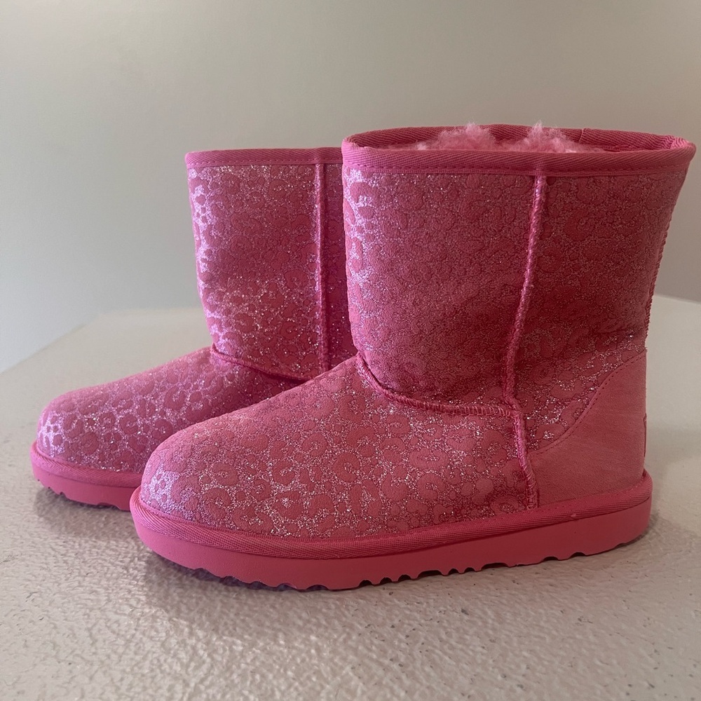 UGG Girls' Classic II Glitter Leopard Print Boots - Little Kid, Big Kid